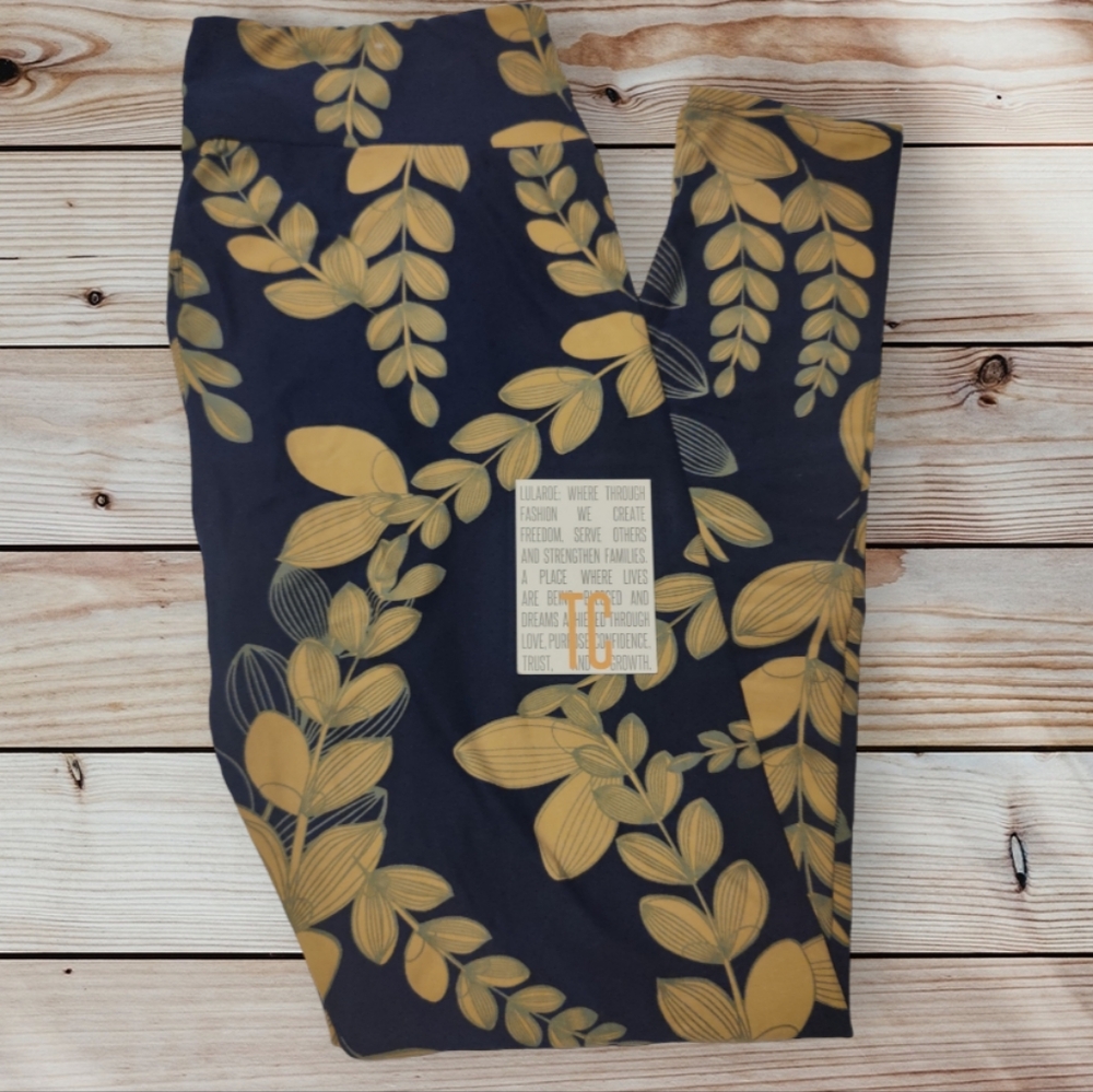 Navy Blue with Leaf 🌿 print leggings